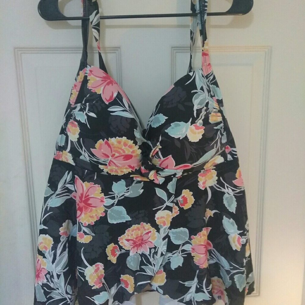 Floral Swimsuit Top! (Plus)
